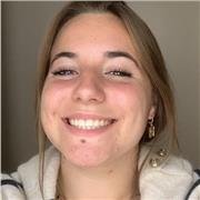 Étudiante, future institutrice, donne des cours de soutien principalement pour les matières scientifiques.